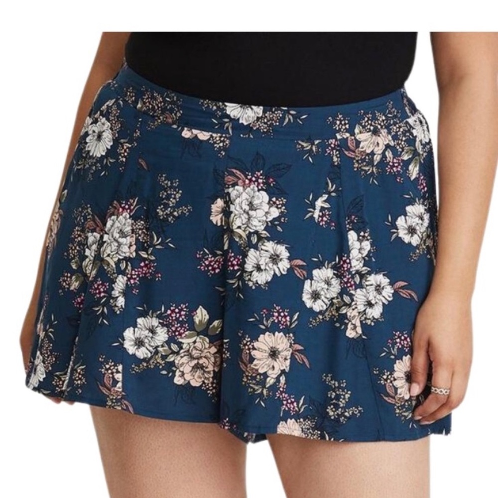 GUC Torrid Teal Floral Challis Short Size 1 Plus Size